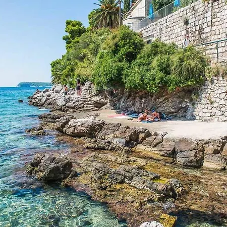 Sea Shells - Beachside In Lapad Apartment *