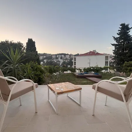 Sea Shells - Beachside In Lapad Apartment *